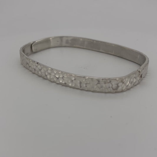 HAMMERED BANGLE